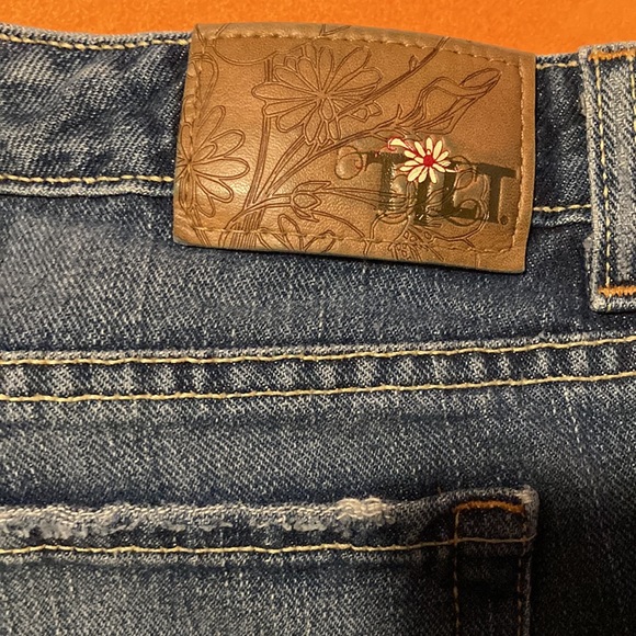 Tilt size 7 Reg Gently used jeans. Great Price to move!! Vintage -cool design!! - Picture 2 of 6